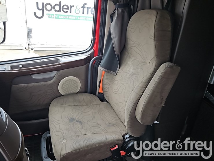 2016-volvo-vnl-image-34
