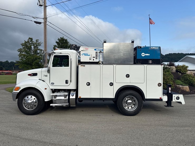 2019-peterbilt-337-image-2