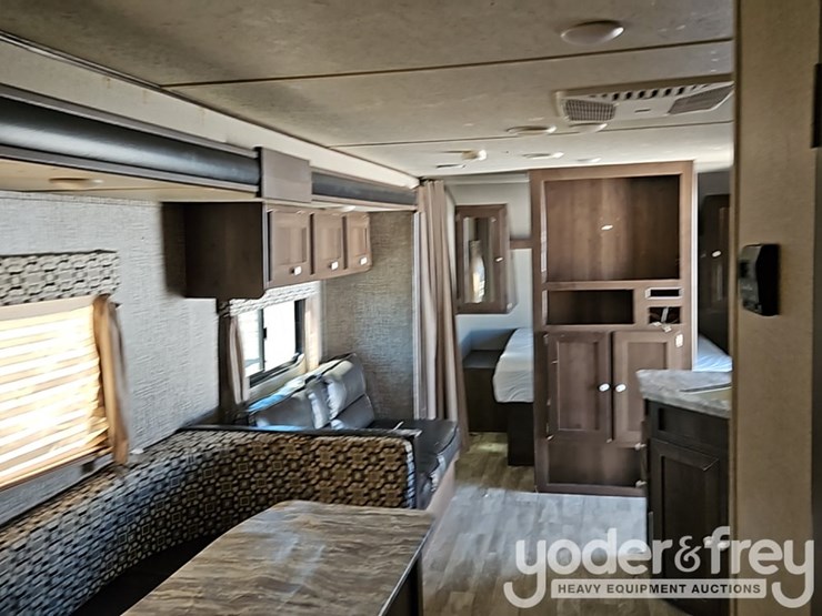 2018-35'-forest-river-shasta-oasis-30qb-travel-trailer,-one-slideout,-sleeps-8-image-43