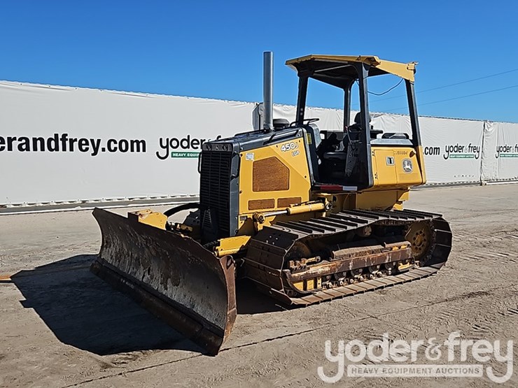 2015-deere-450j-image-1