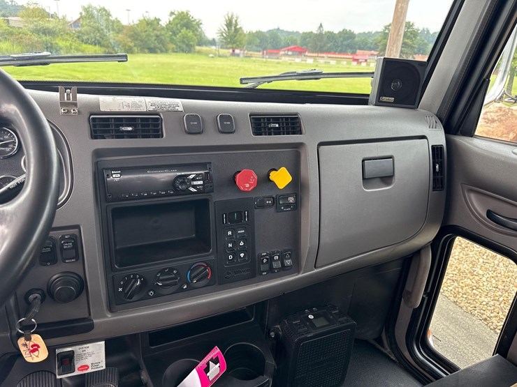 2018-peterbilt-337-image-27