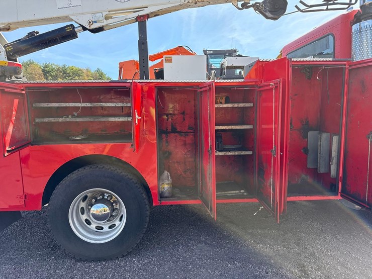 2005-peterbilt-335-image-14