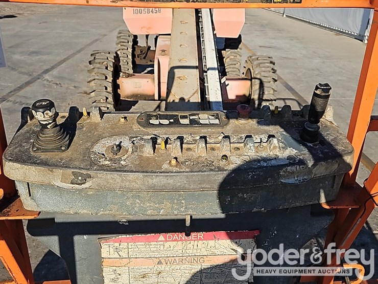 2012-jlg-600s-image-12