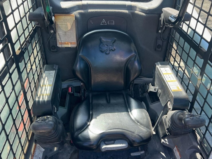 2021-bobcat-t740-image-25