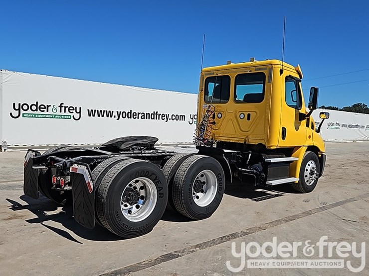 2018-freightliner-cascadia-113-image-5
