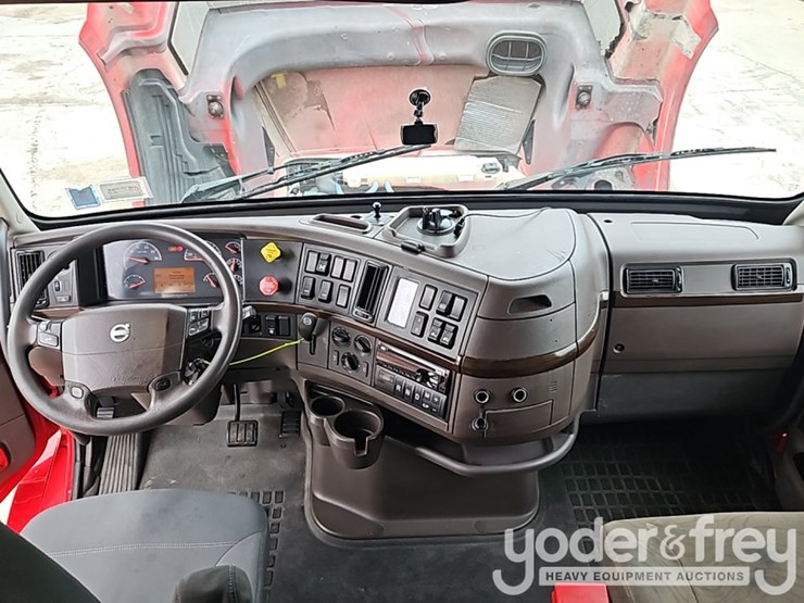 2016-volvo-vnl-image-44