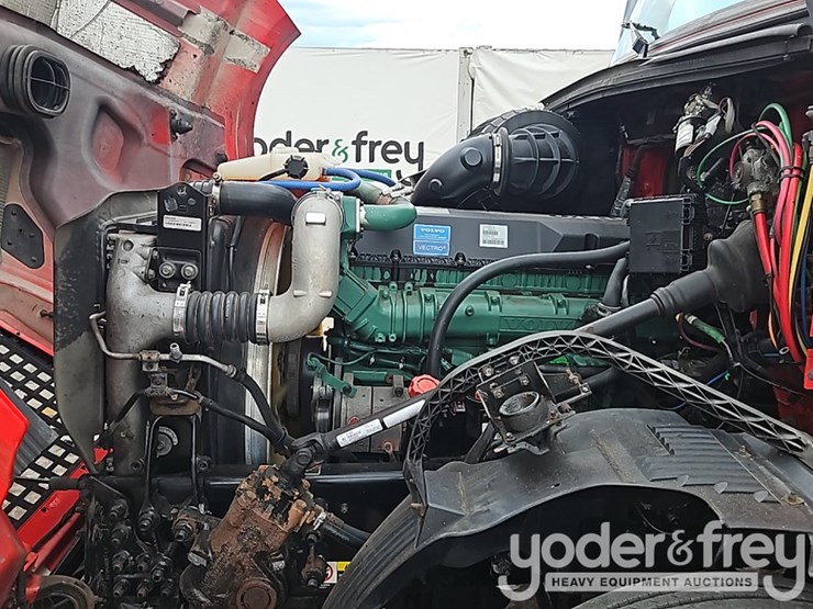 2016-volvo-vnl-image-27