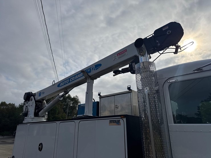 2019-peterbilt-337-image-15