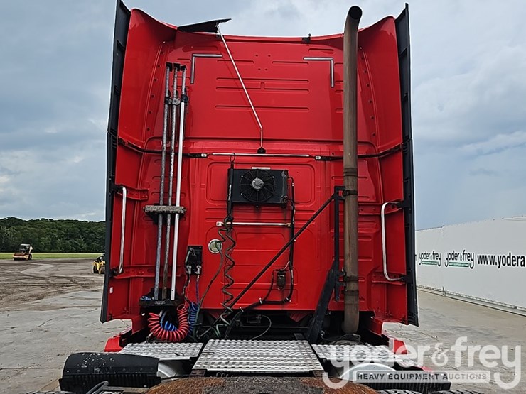 2016-volvo-vnl-image-20