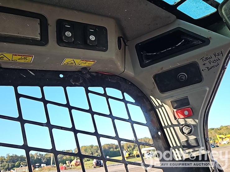 2019-caterpillar-262d-image-21