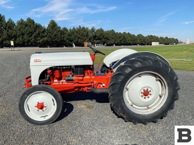 ford-tractor-image-3