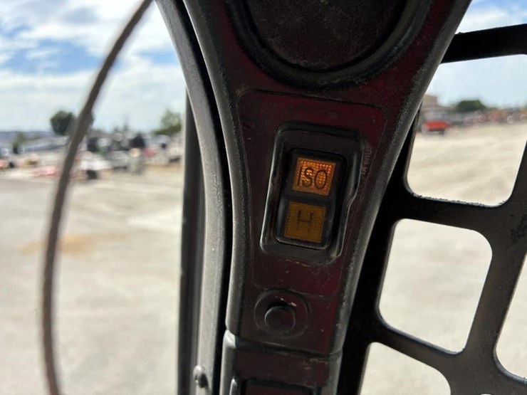 2016-bobcat-t590-image-13
