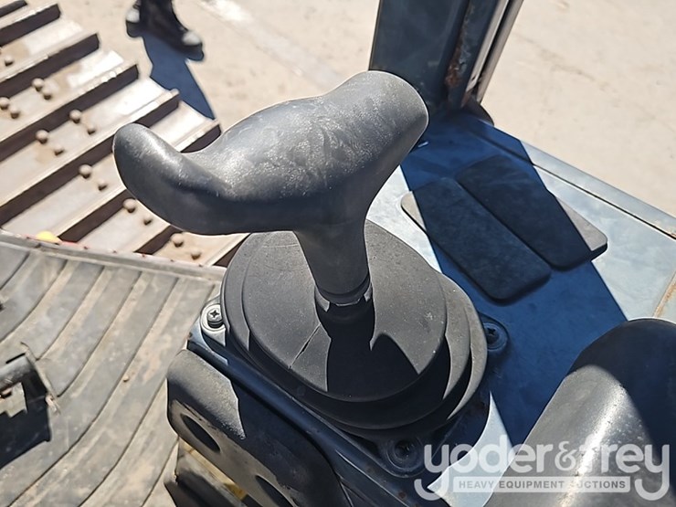 2015-deere-450j-image-31