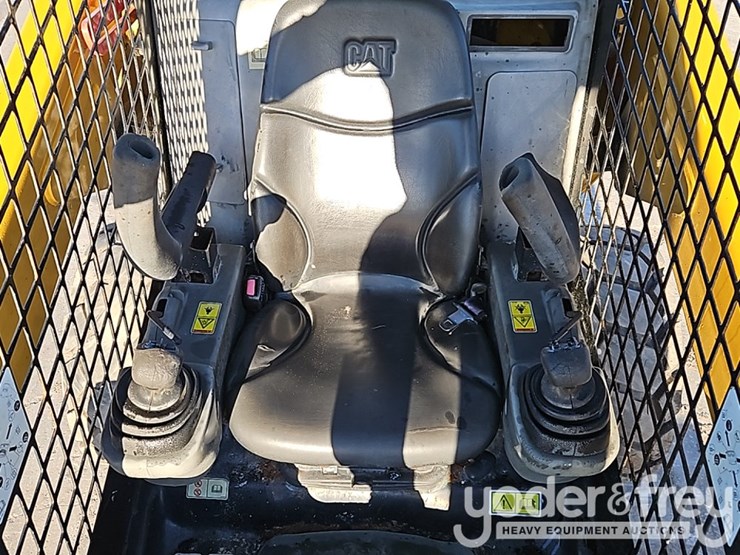 2019-caterpillar-262d-image-17