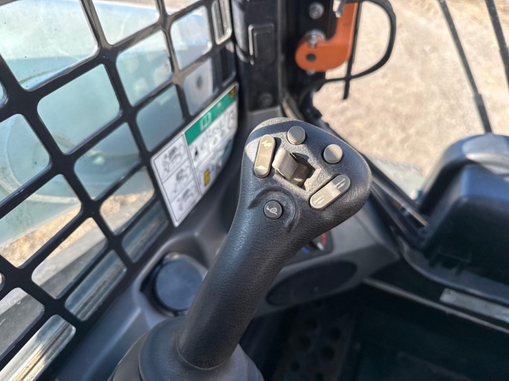 2021-bobcat-t595-image-28