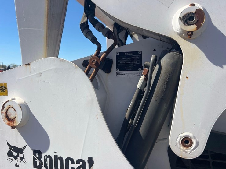 2021-bobcat-t740-image-13
