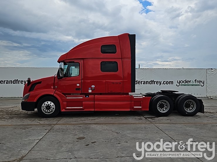 2016-volvo-vnl-image-3