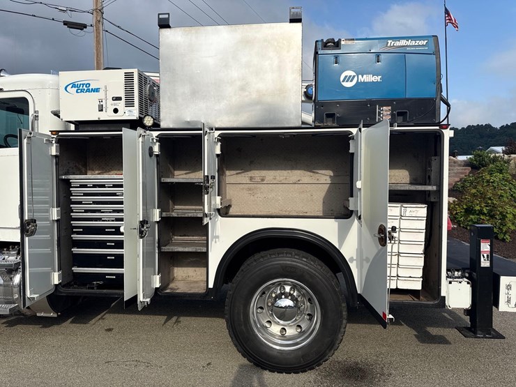 2019-peterbilt-337-image-11