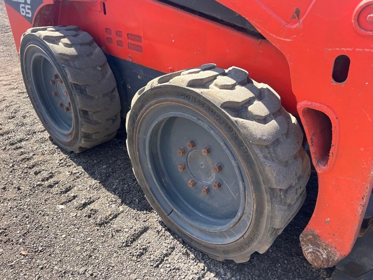 kubota-ssv65-image-13