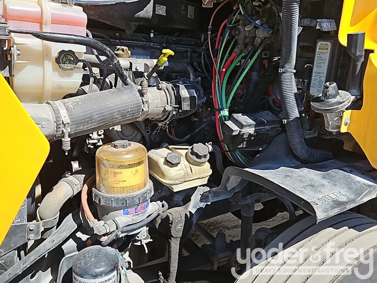 2018-freightliner-cascadia-113-image-26