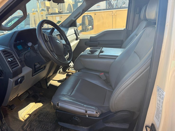 2019-ford-f550-xl-image-17