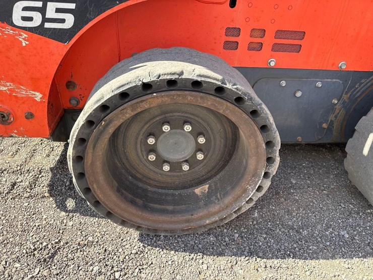 kubota-ssv65-image-12