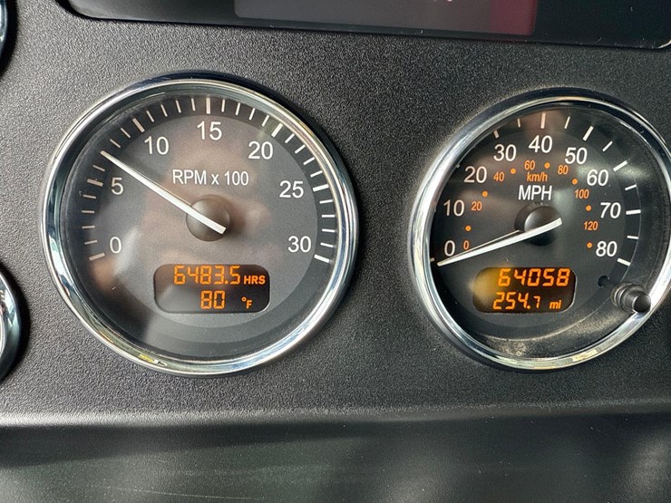 2021-peterbilt-337-image-30