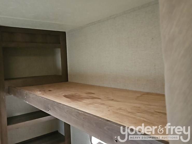 2018-35'-forest-river-shasta-oasis-30qb-travel-trailer,-one-slideout,-sleeps-8-image-41