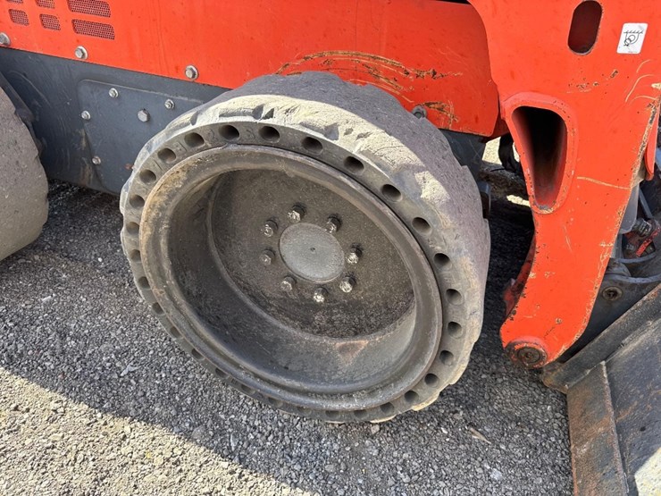 kubota-ssv65-image-11