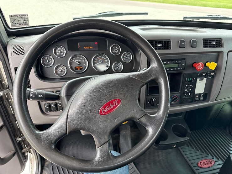 2021-peterbilt-337-image-29