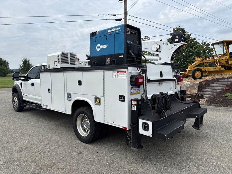 2022-ford-f550-xlt-image-3