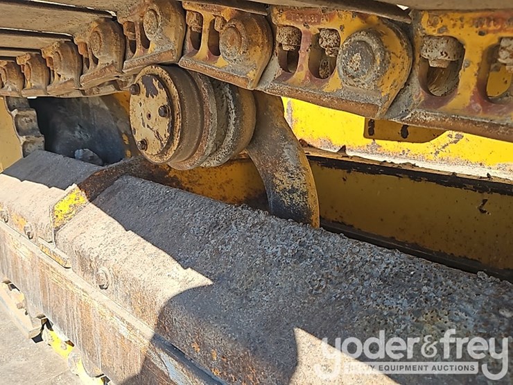 2015-deere-450j-image-11