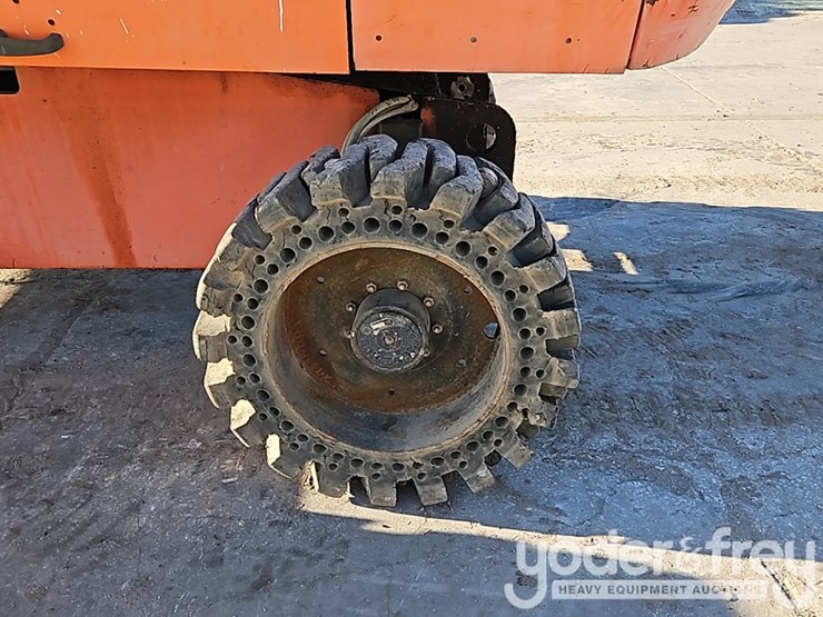2012-jlg-600s-image-15