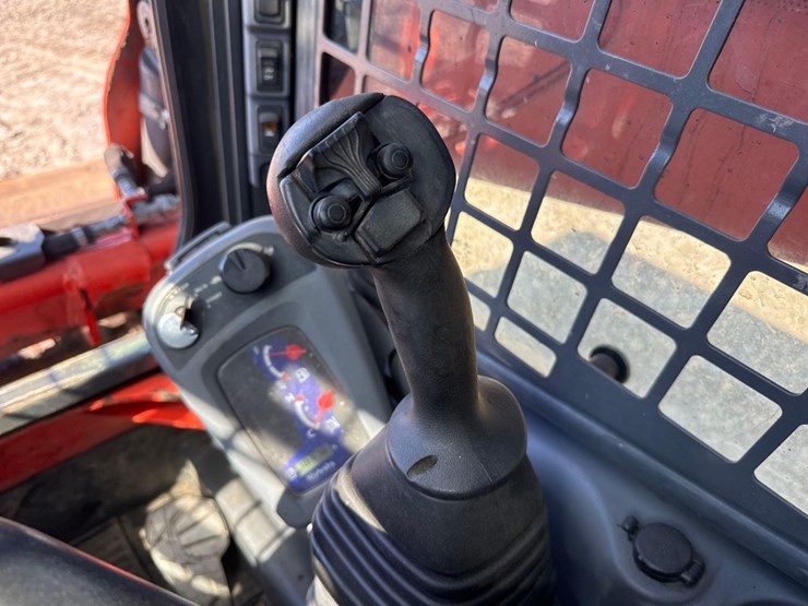 kubota-ssv65-image-22