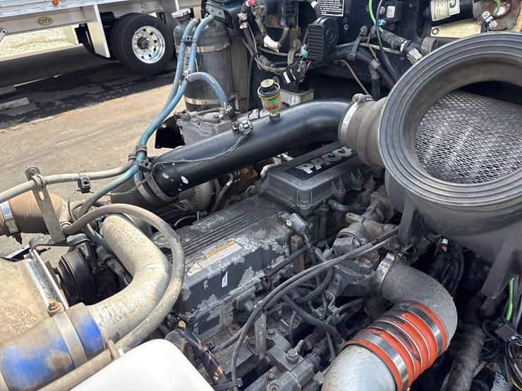 2012-peterbilt-337-image-22