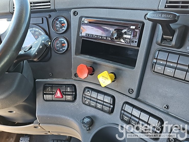 2018-freightliner-cascadia-113-image-33