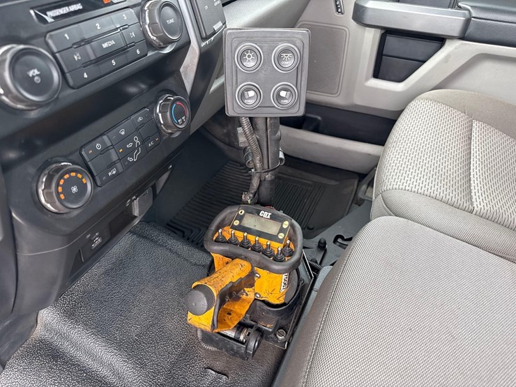 2022-ford-f550-xlt-image-23