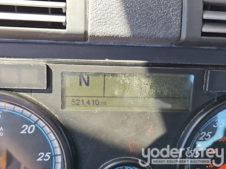 2018-freightliner-cascadia-113-image-37