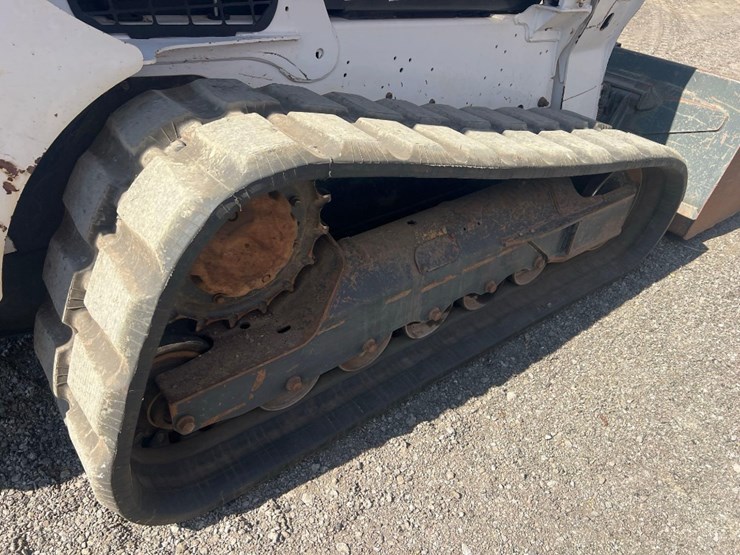 2021-bobcat-t740-image-15