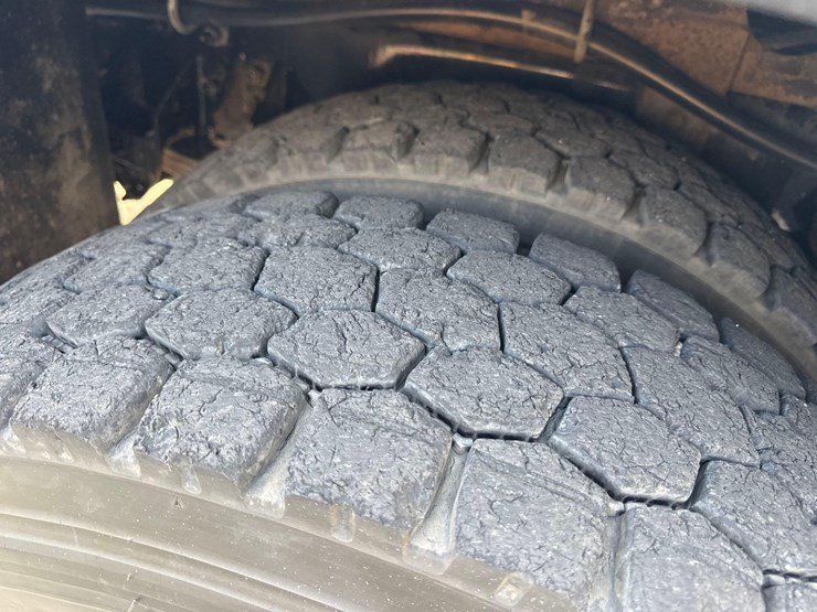 2019-peterbilt-337-image-9