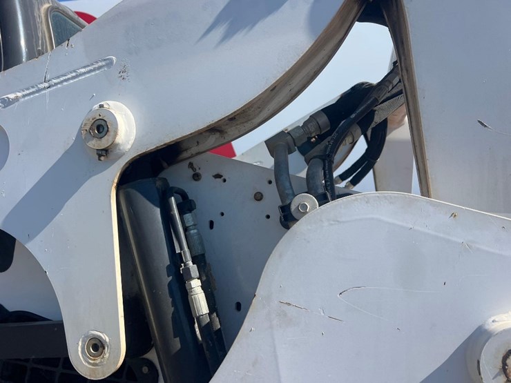 2021-bobcat-t740-image-20