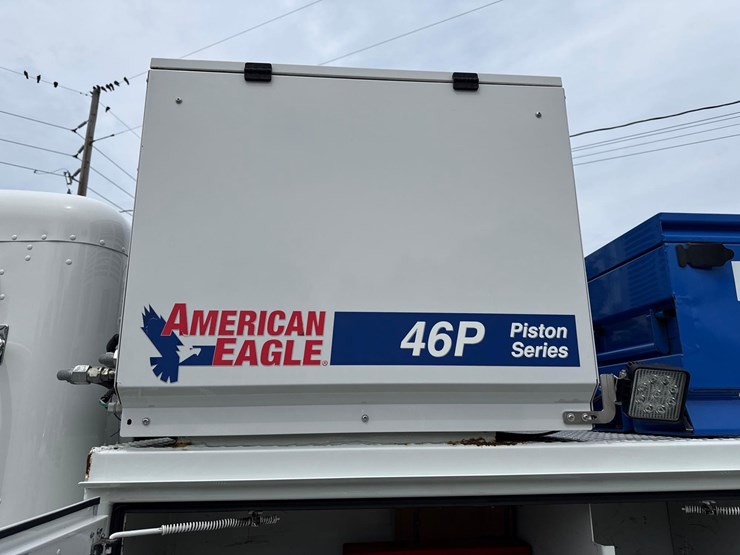 2021-peterbilt-337-image-12