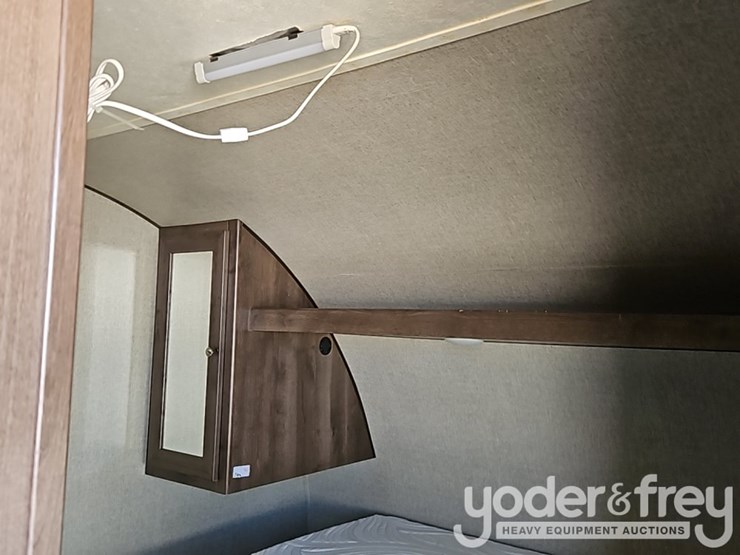 2018-35'-forest-river-shasta-oasis-30qb-travel-trailer,-one-slideout,-sleeps-8-image-22