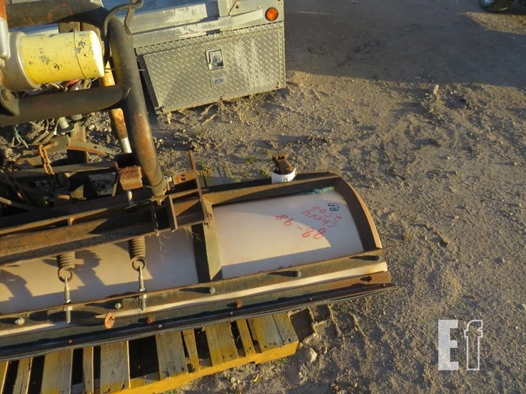 1990's-chevy-snow-plow-with-brackets-image-4