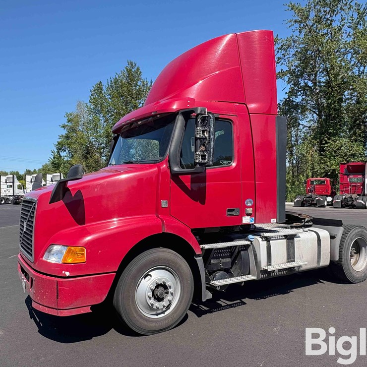 2017 Volvo VNM42T Truck Tractor