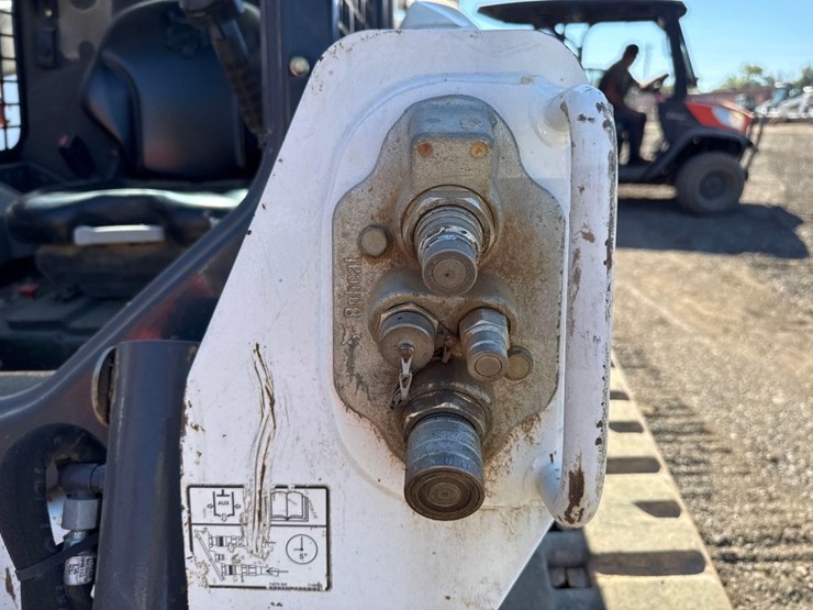 2014-bobcat-t550-image-22
