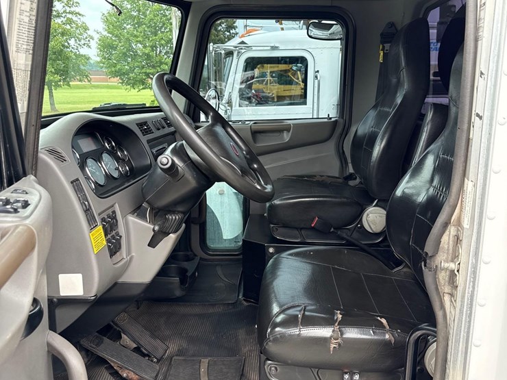 2019-peterbilt-337-image-25