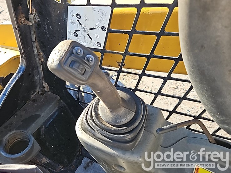 2019-caterpillar-262d-image-19