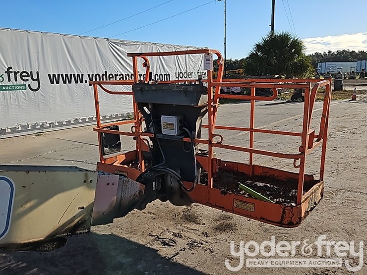 2012-jlg-600s-image-10