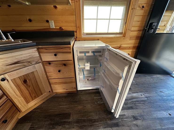 #1703-•-fully-finished-portable-cabin-image-44